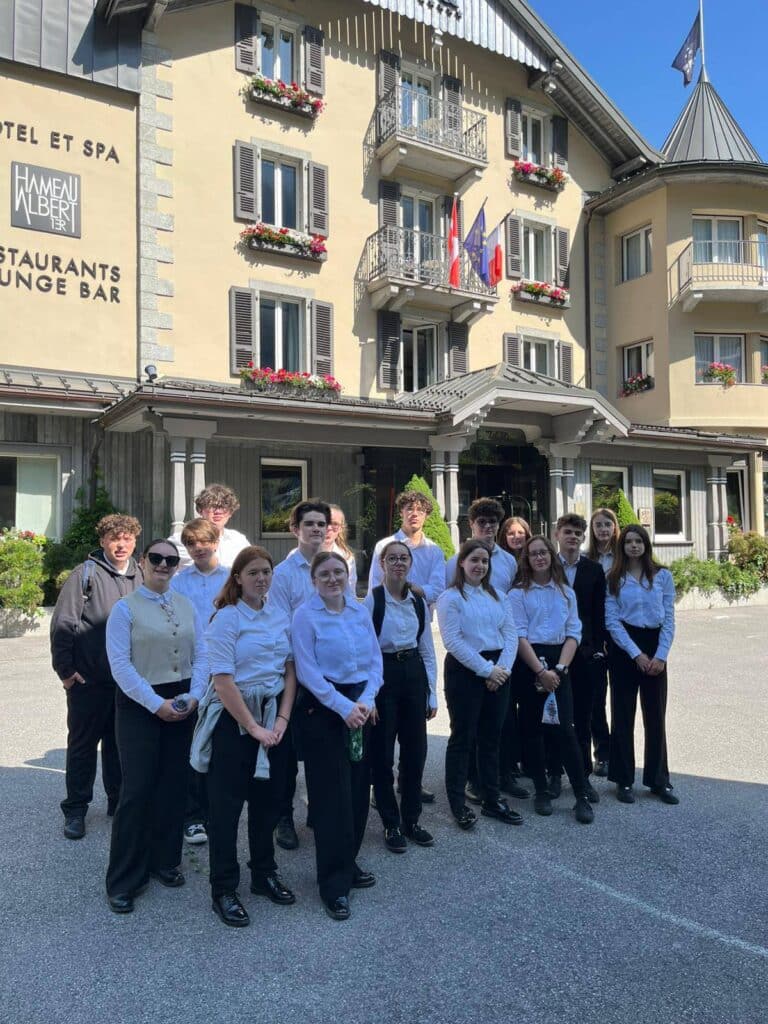 VOYAGE SCOLAIRE DE BACPRO 4 509352548 1238685081601121 2649777772490362287 n